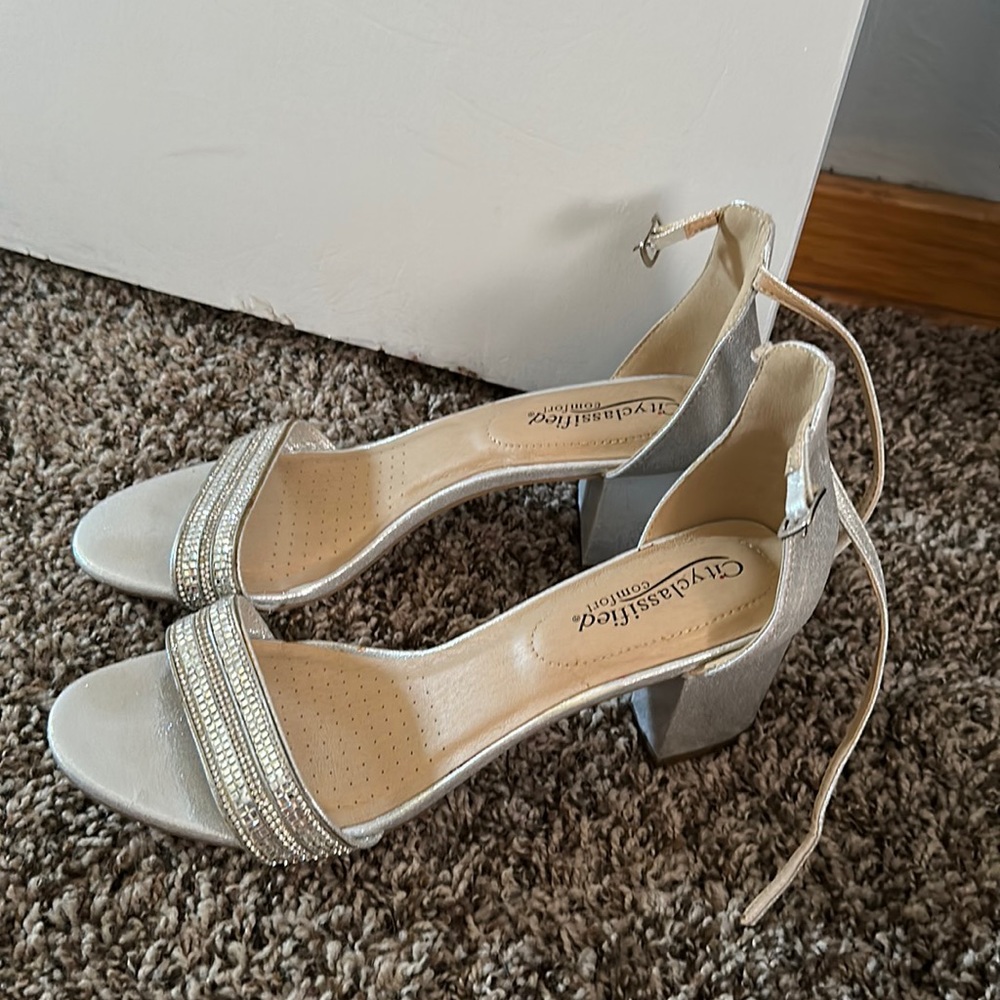 Silver heels, brand city classifield comfort